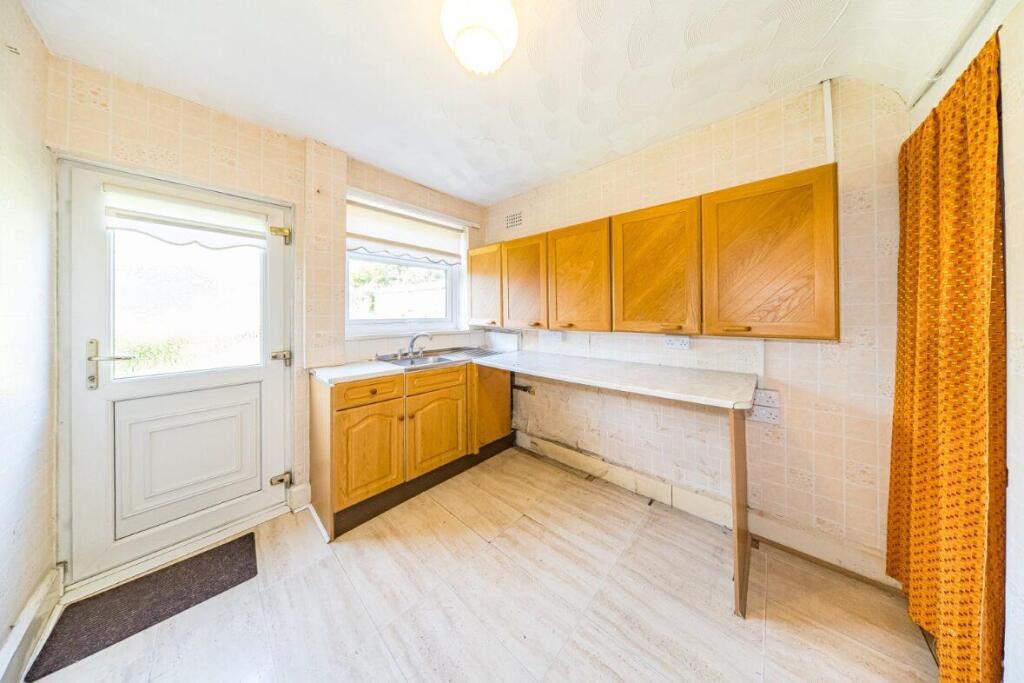 253 Liverpool Road kitchen.jpg