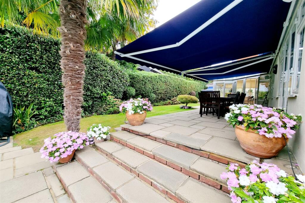 FURTHER GARDEN AREA: