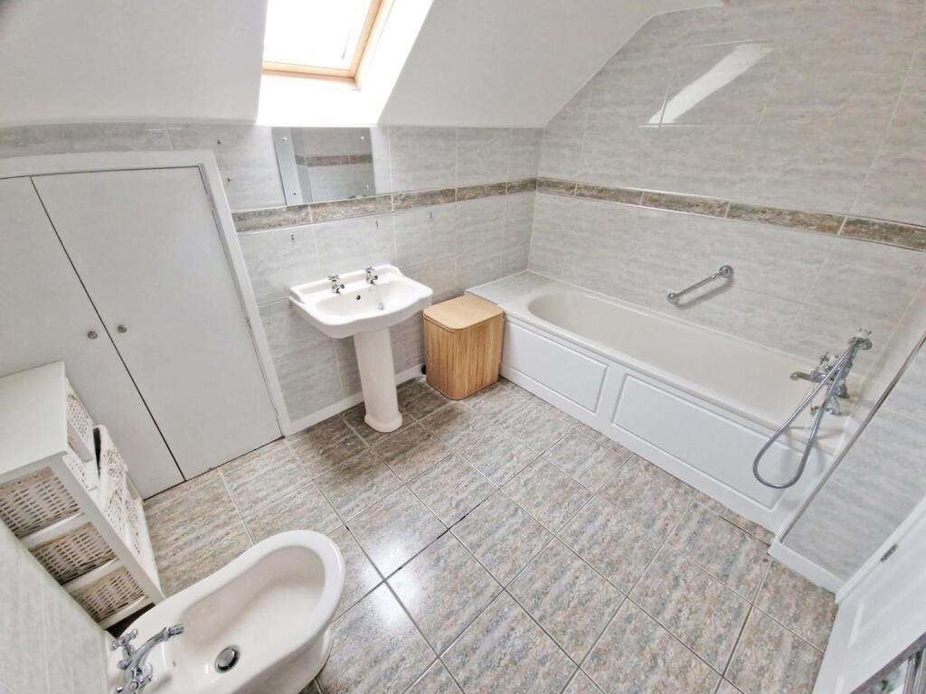 bathroom1.jpg