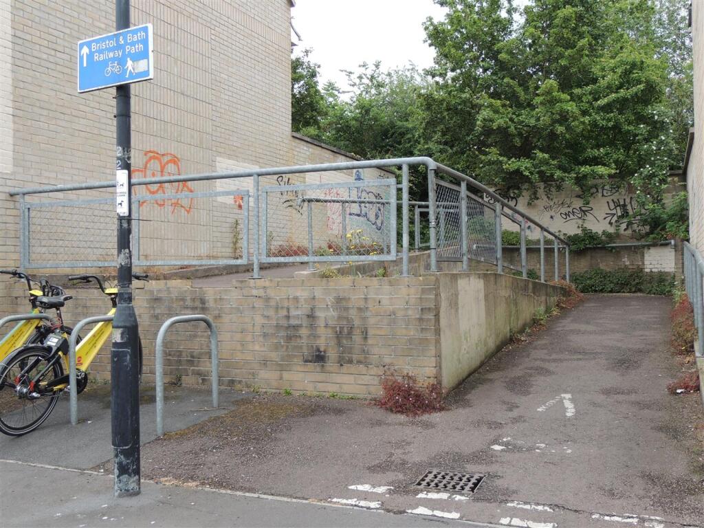 cycle path 2.JPG
