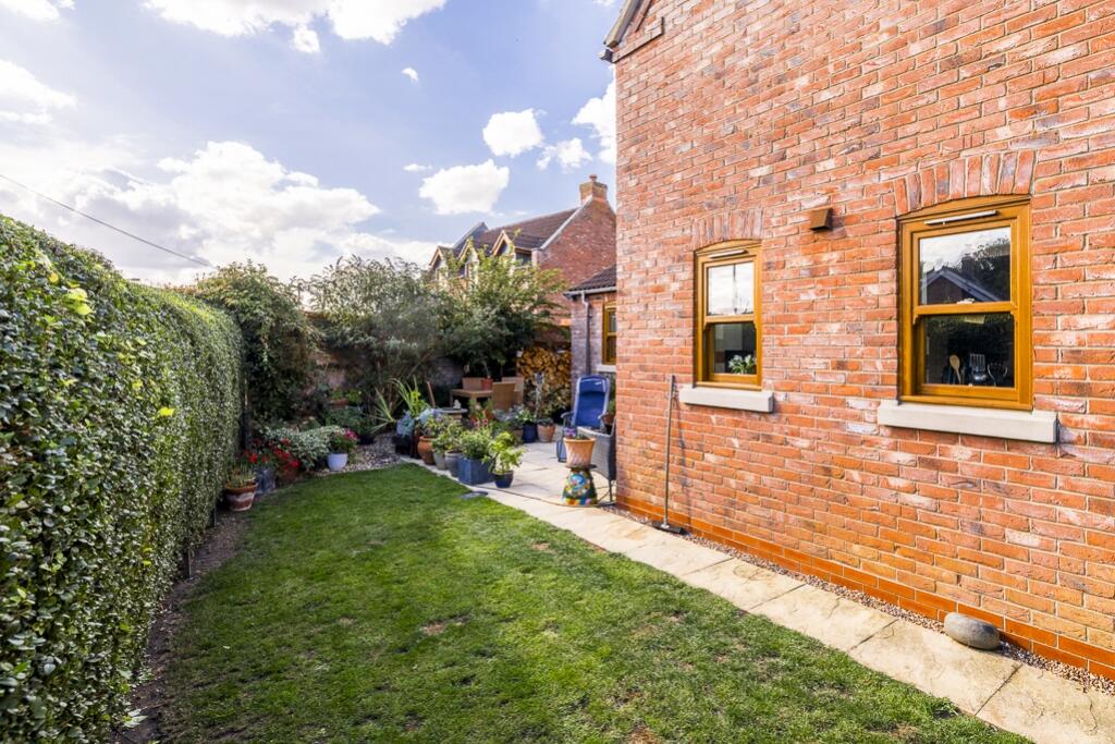 6 Abbey Gardens (Swineshead)-14
