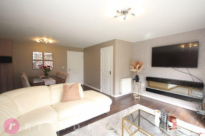 Lounge / Dining Area