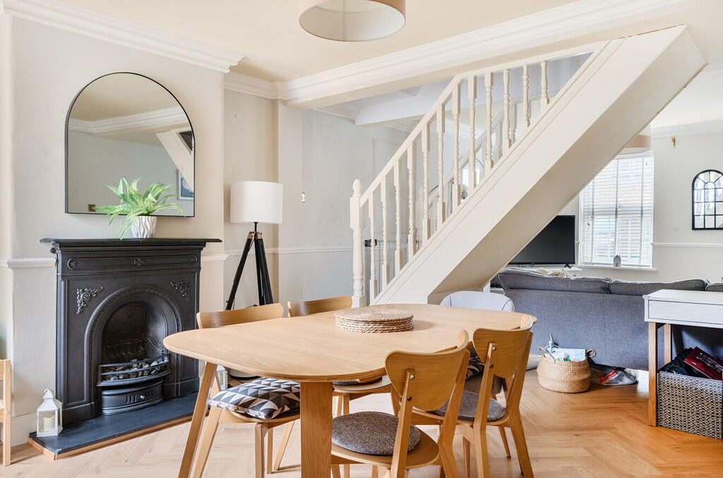 1299926-13-682f13...