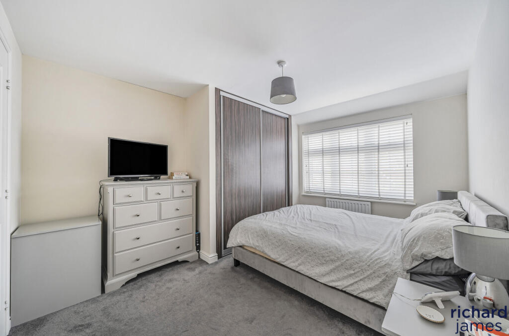 37f5eb04-6cf3-426...