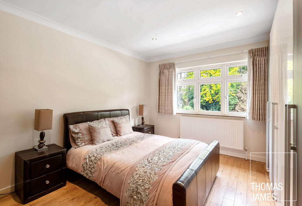 1 Athole Gardens, double bedroom