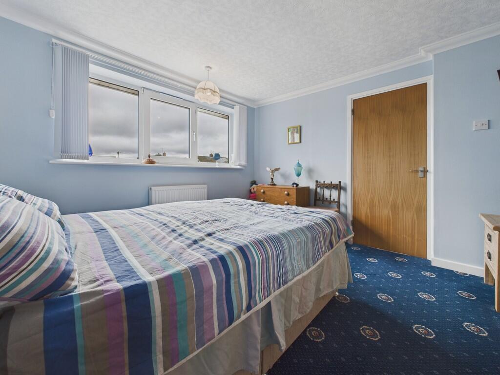 CAM04273G0-PR0185...