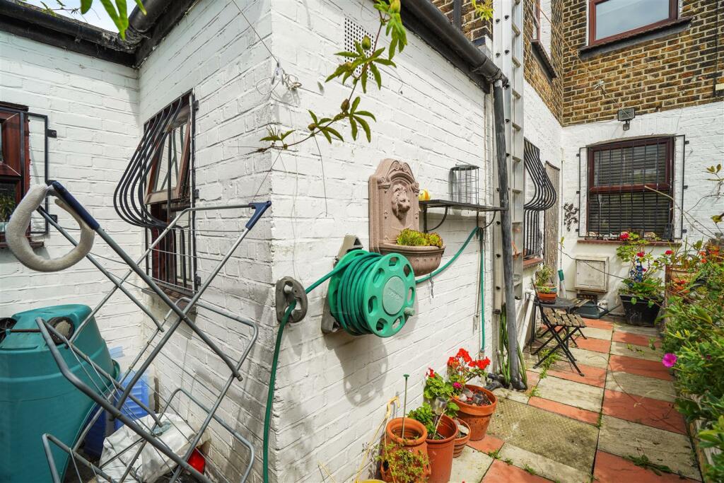 16-d8f180643-MK-WT-7 Crewe Place-78 (1).JPG