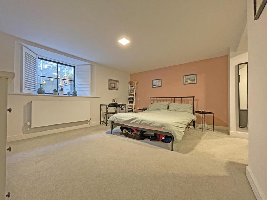 Dudding Court 10 - Master Bedroom.jpg