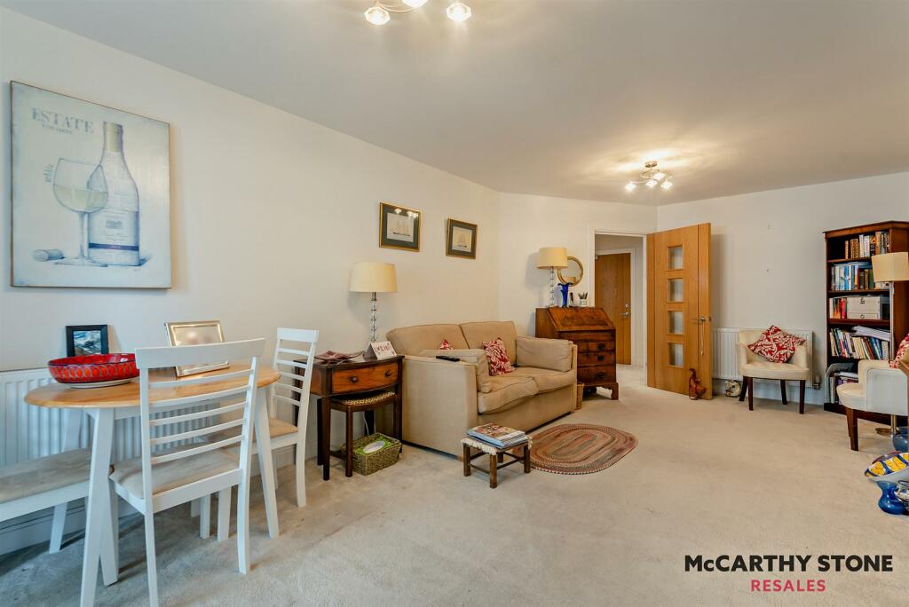 8622195-interior12-800.JPG