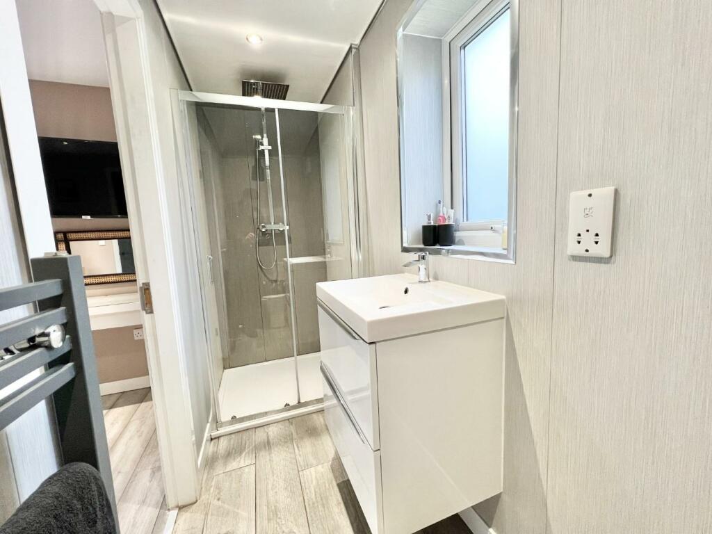 Main Bedroom En-suite