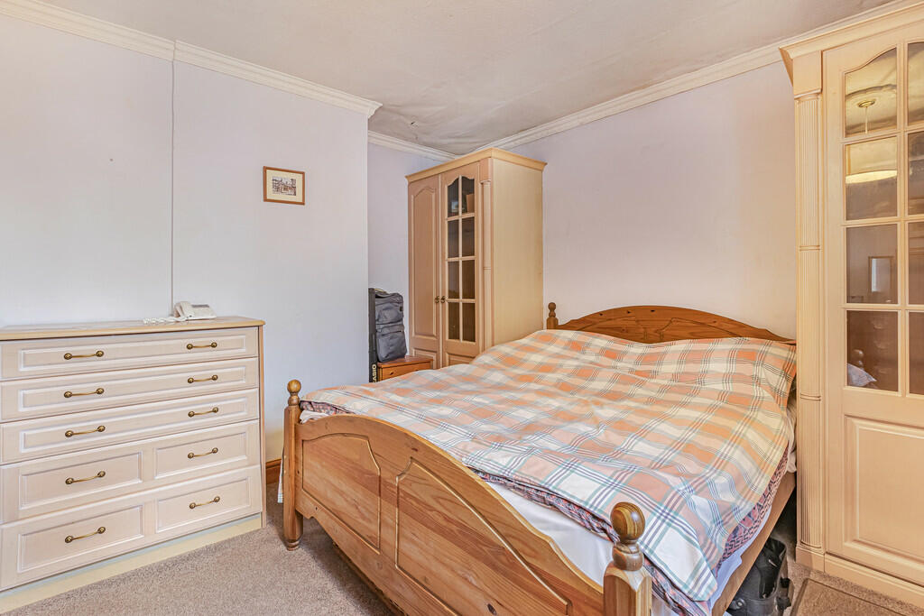 Bedroom 1 (2)