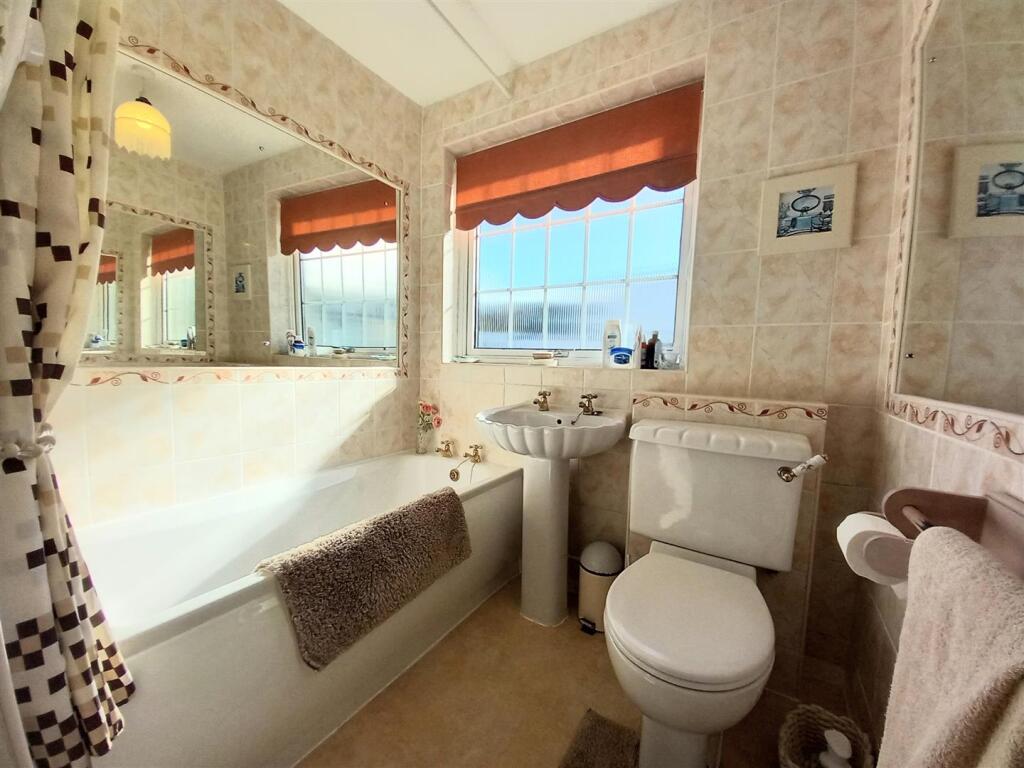12 Richmond Bathroom.jpg