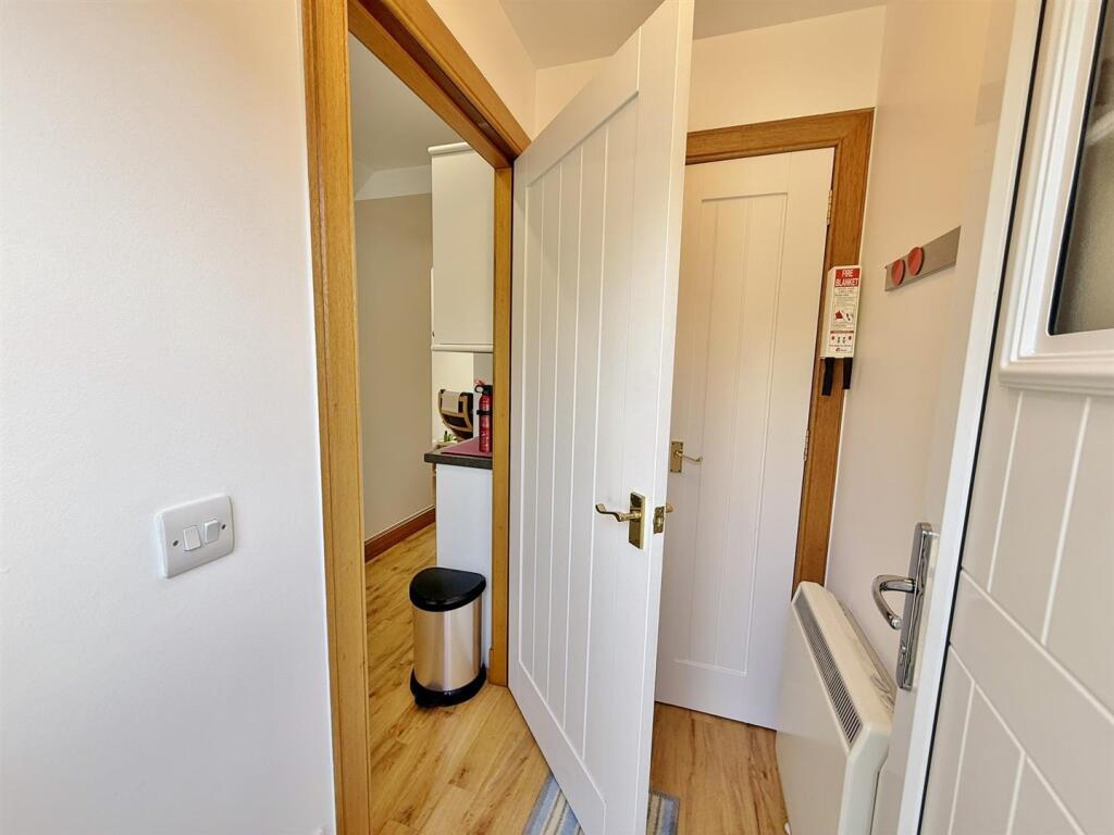 Little Wellingtonia rear hallway