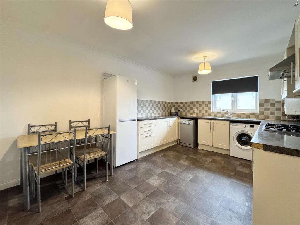 Kitchen/Dining