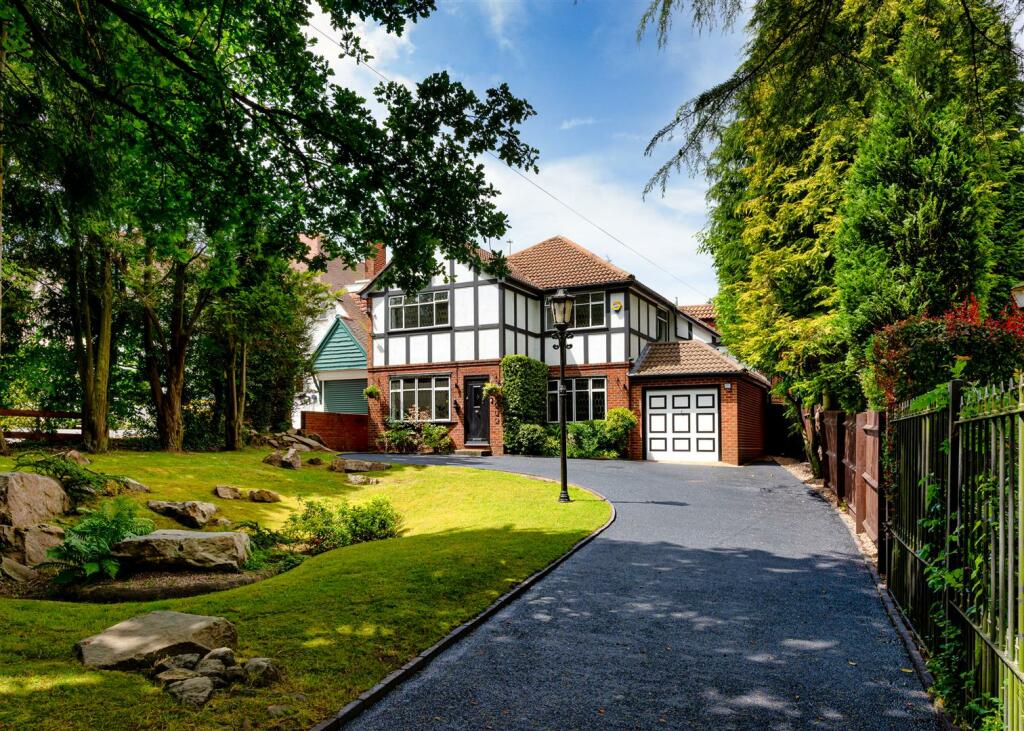 The Squirrels, 27 Stourbridge Road-Front1.jpg