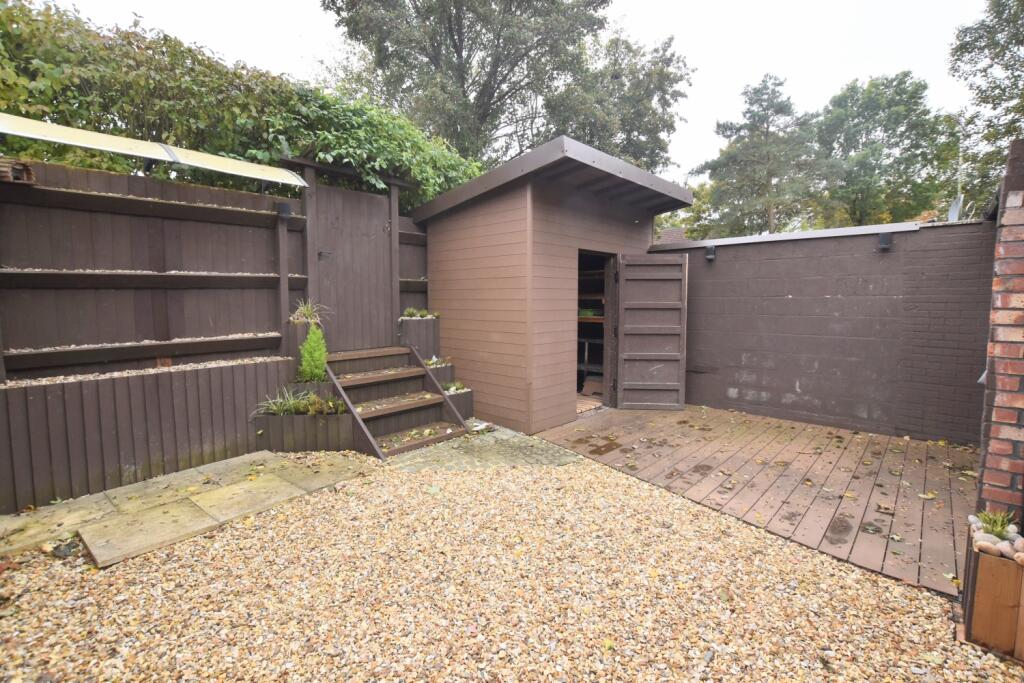 85 Arncliffe Drive garden 2