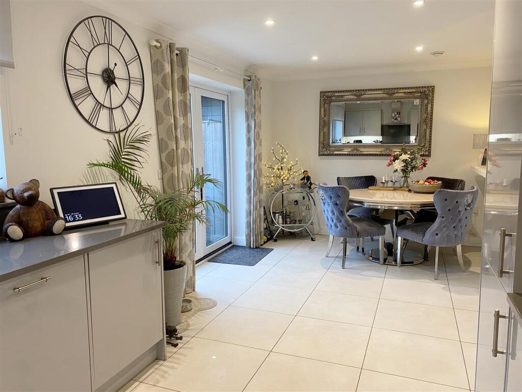 Kitch - Break 2.jpeg