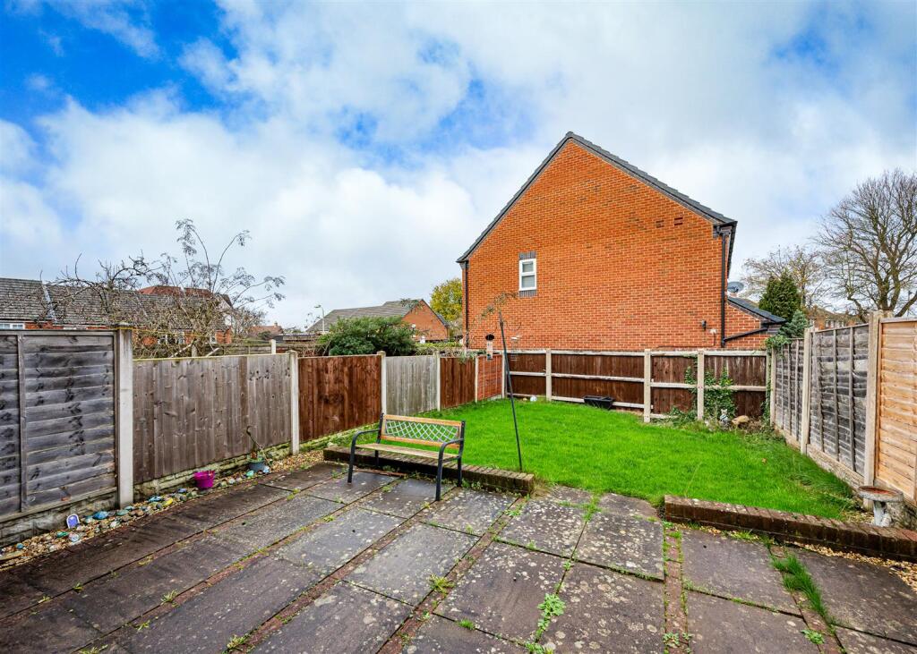 10 Ridley Close-10.jpg