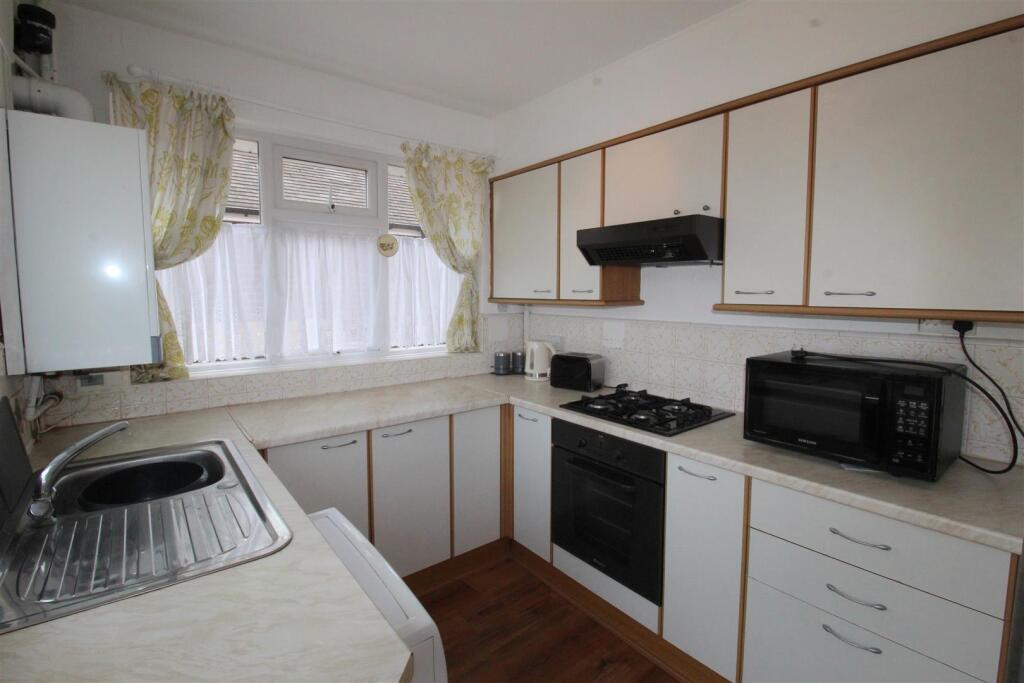 Allenby Road, 35 - kitchen.JPG