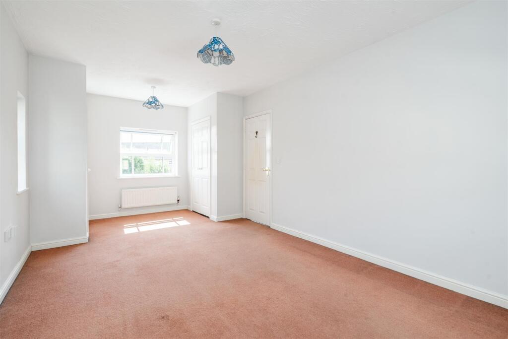 122 Rumbush Lane_15.jpg