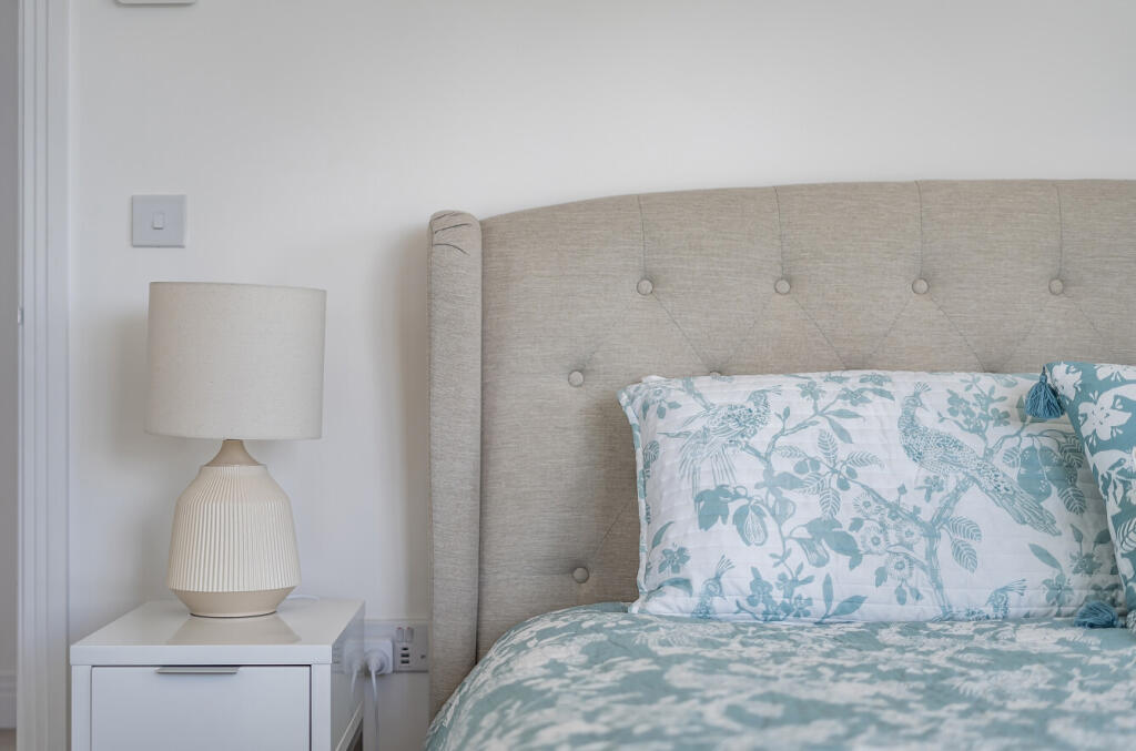 1348196-15-68bef2...