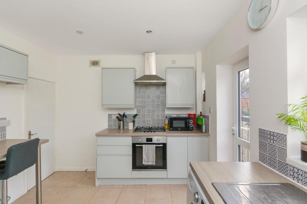 3B8RBR - Kitchen C.jpg