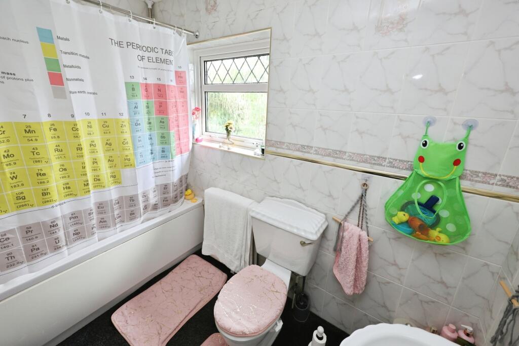 pbox-bathroom-315039.JPG