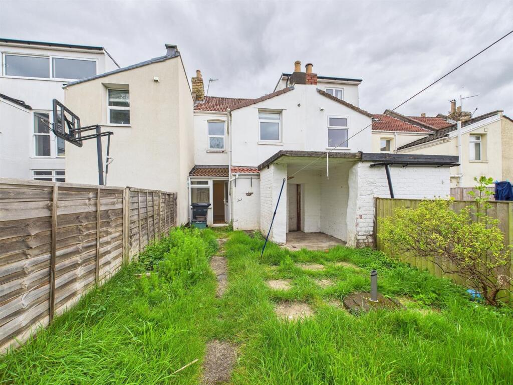 11 - 2 Bedroom terraced house.jpg