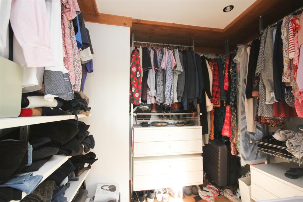 walk in wardrobe.JPG