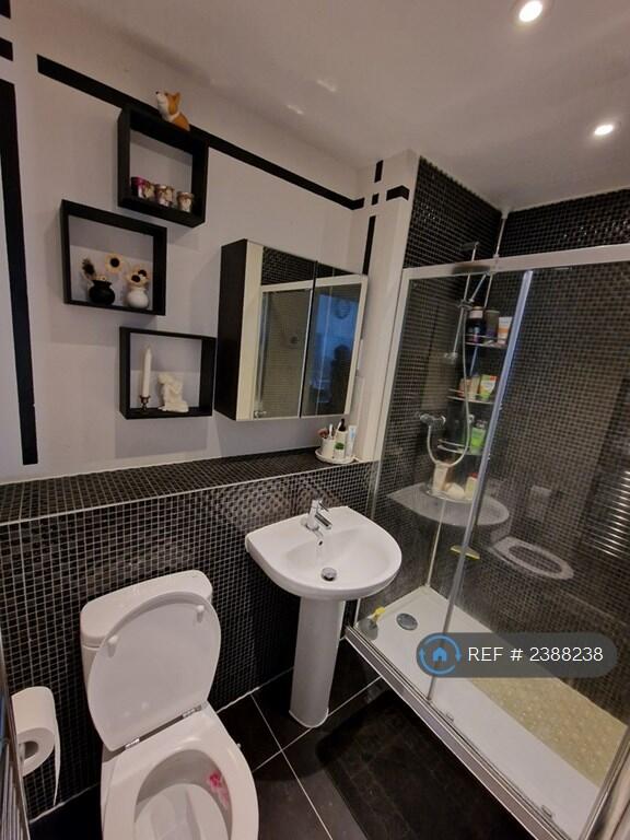 Master Bedroom's En Suite 
