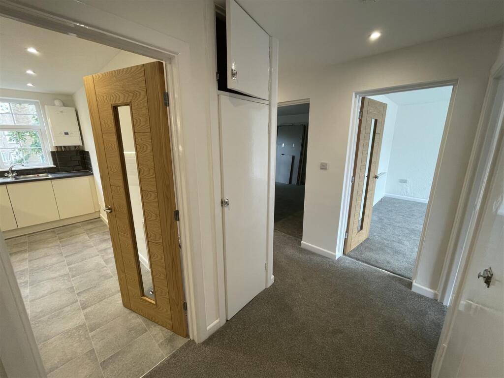 Hallway 1.jpeg