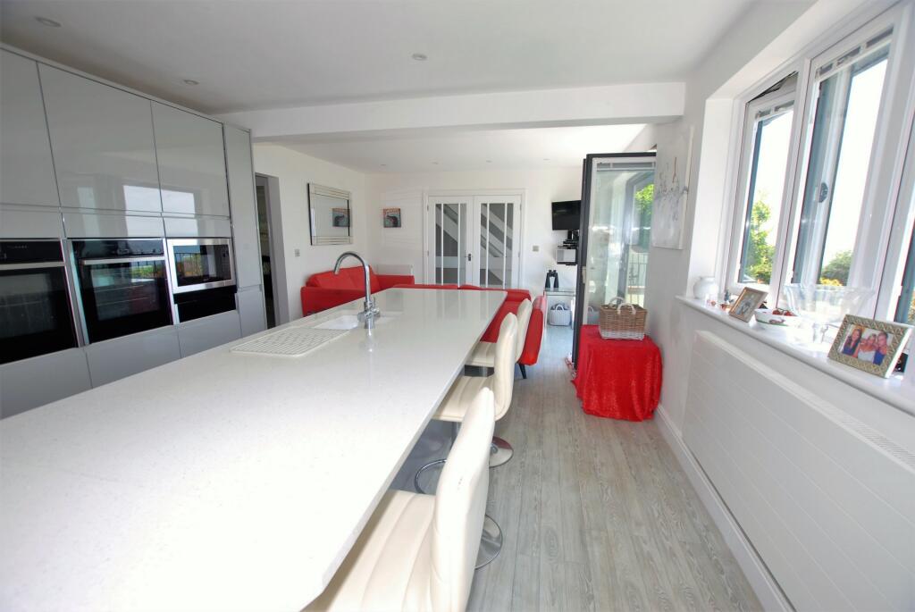 Kitchen/Breakfast rm