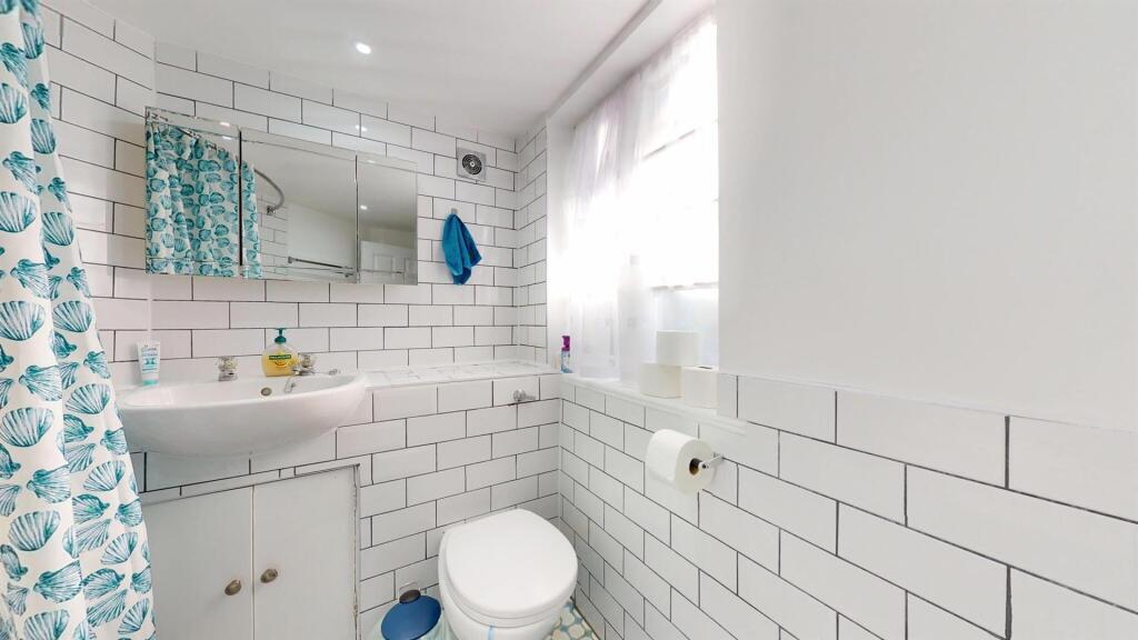 18KRbathroom3.jpg