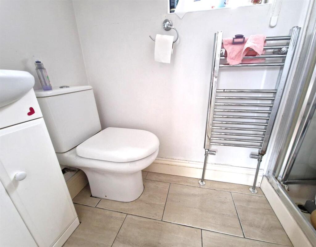 ENSUITE NEW.jpg