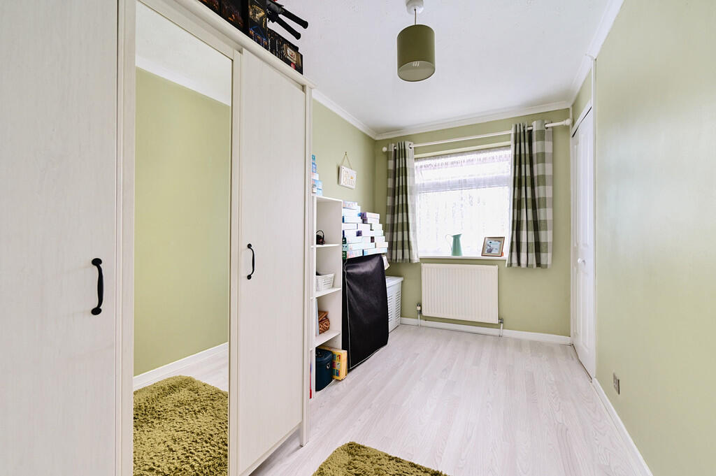 4 Woodville Close...