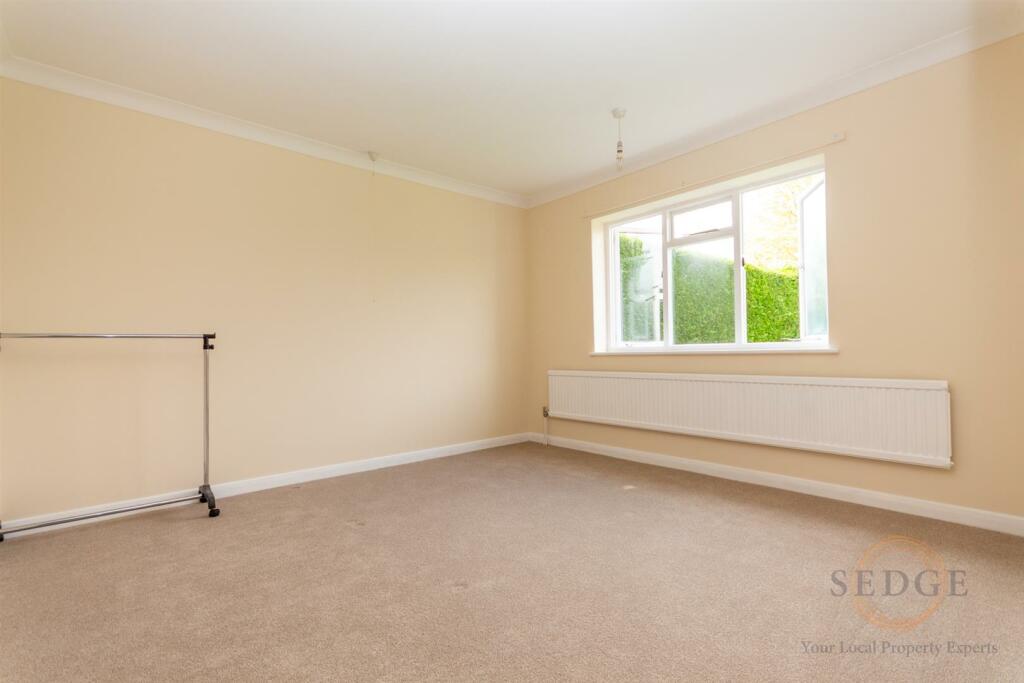 83 bckgate-05.jpg