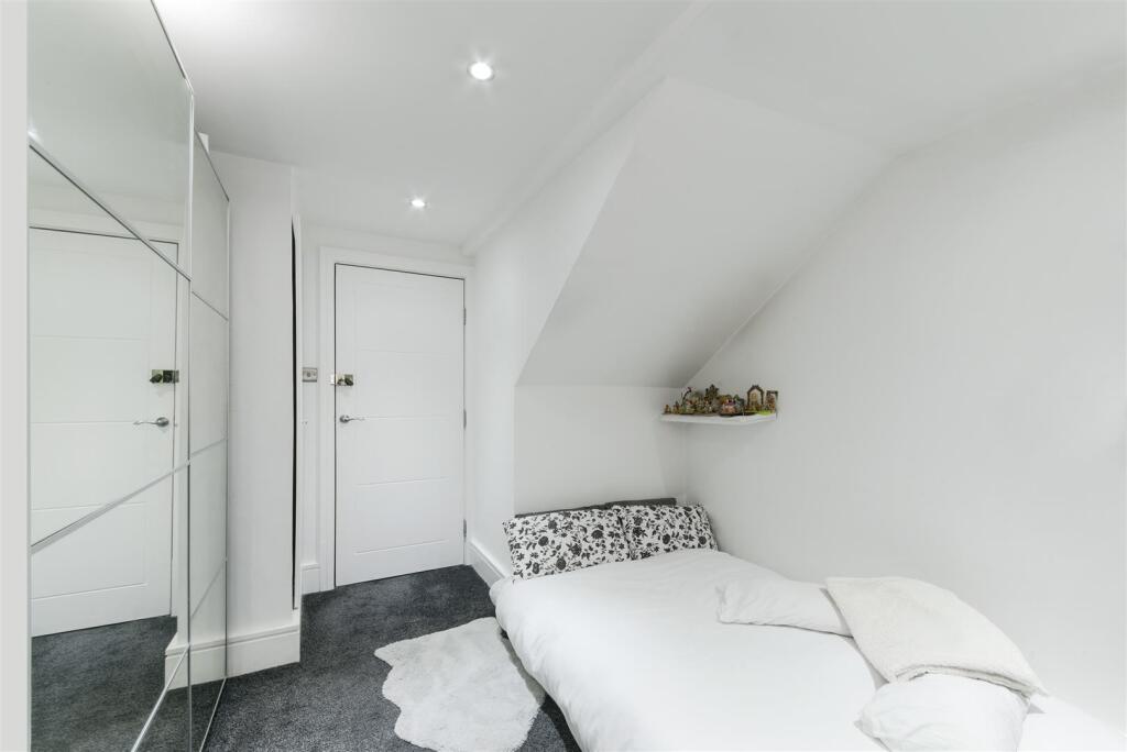 ROYAL CREST HOUSE,1B (8).jpg