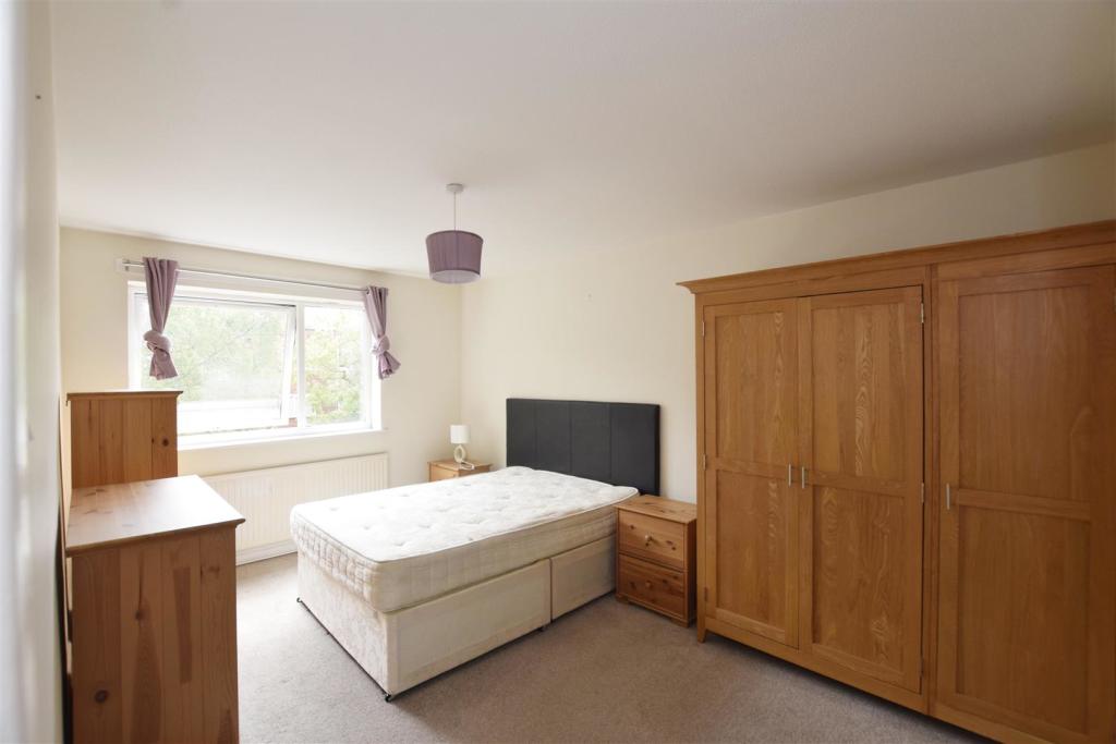 Bedroom 1 copy.jpg