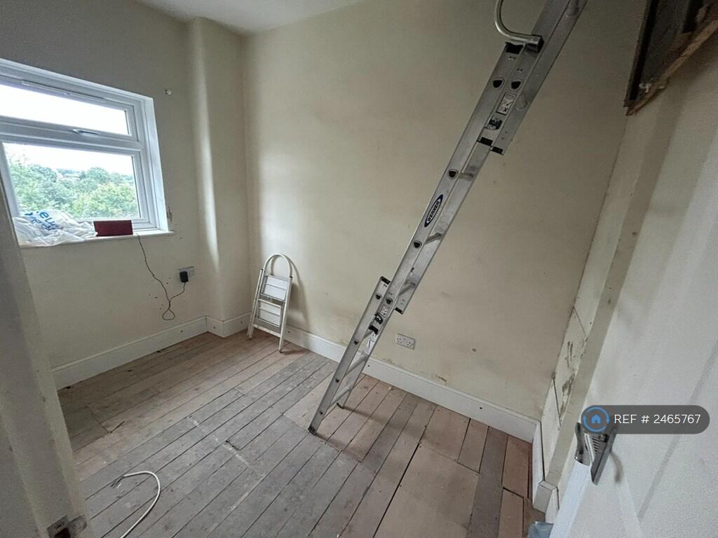 Fourth Bedroom/Study 