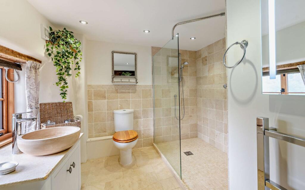 Principal Bathroom
