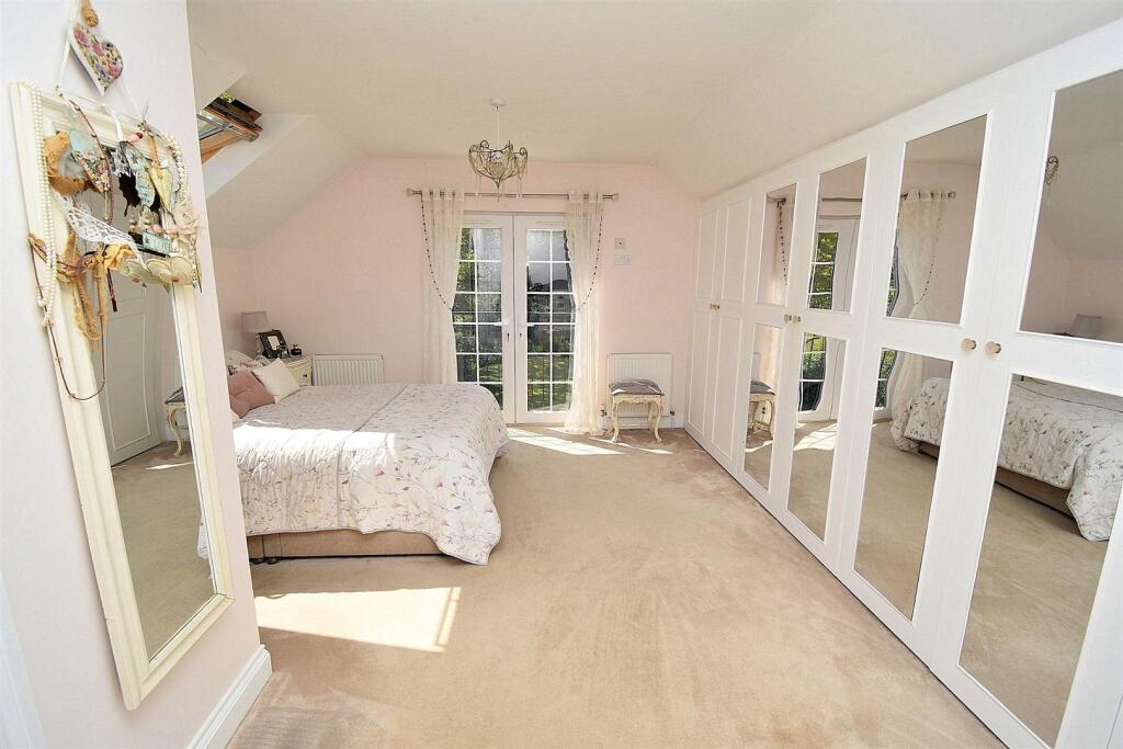 MASTER BEDROOM 2.JPG