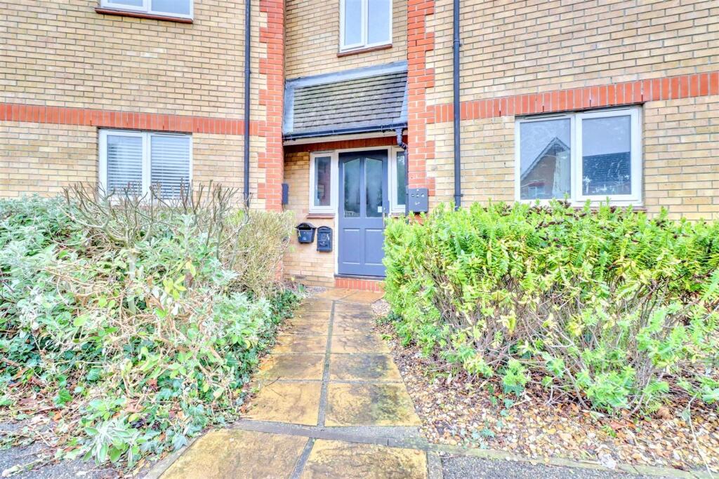 12 HEADINGLEY CLOSE-16.jpg