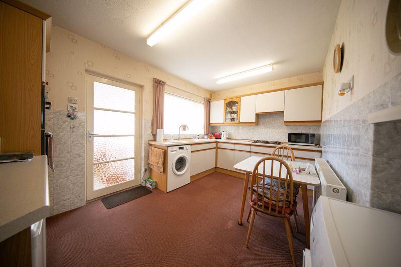 Kitchen &amp; dining room