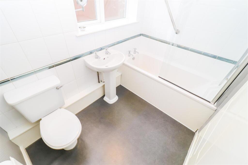 BATHROOM/W.C.