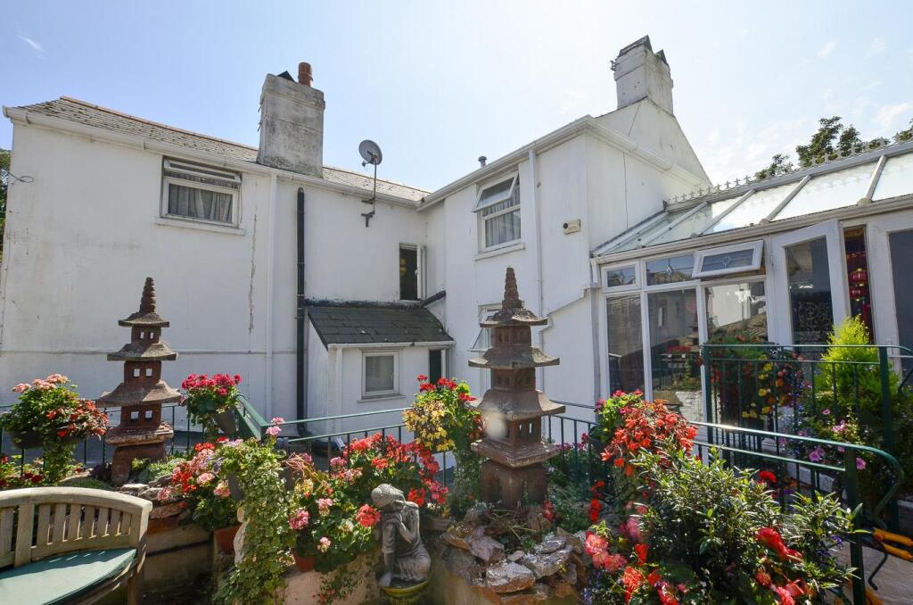 LE PETIT CHATEAU REAR HSE.jpg