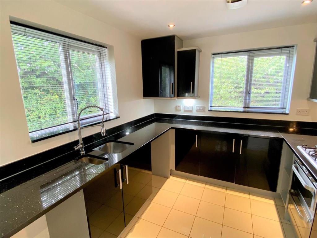 62 Cavendish Crescent Kitchen