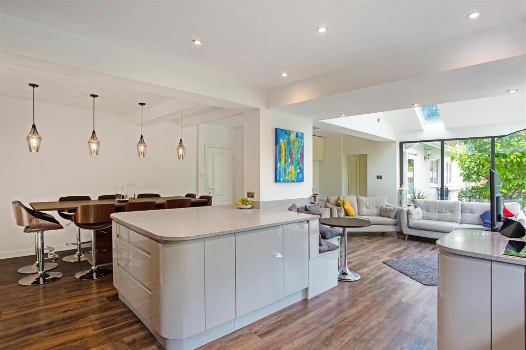 35 Cirencester Road 307869 - (13).jpg