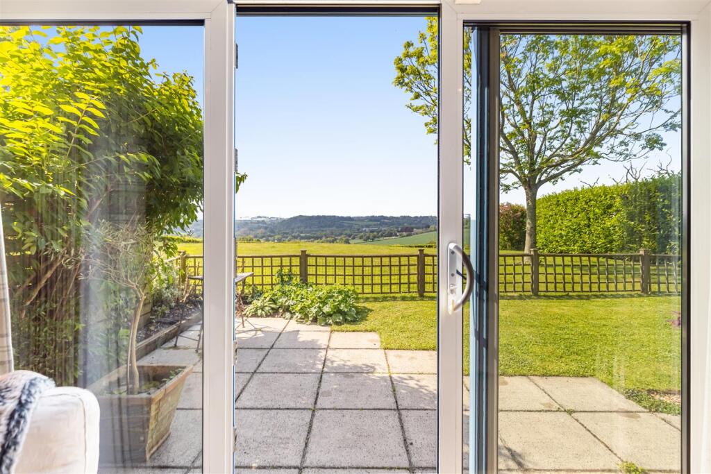 A06 - Flat 2 Redhills, Jubilee Road - 250514.jpg