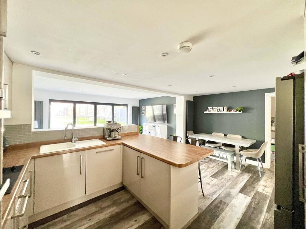 c8d6c823-6328-4c4...