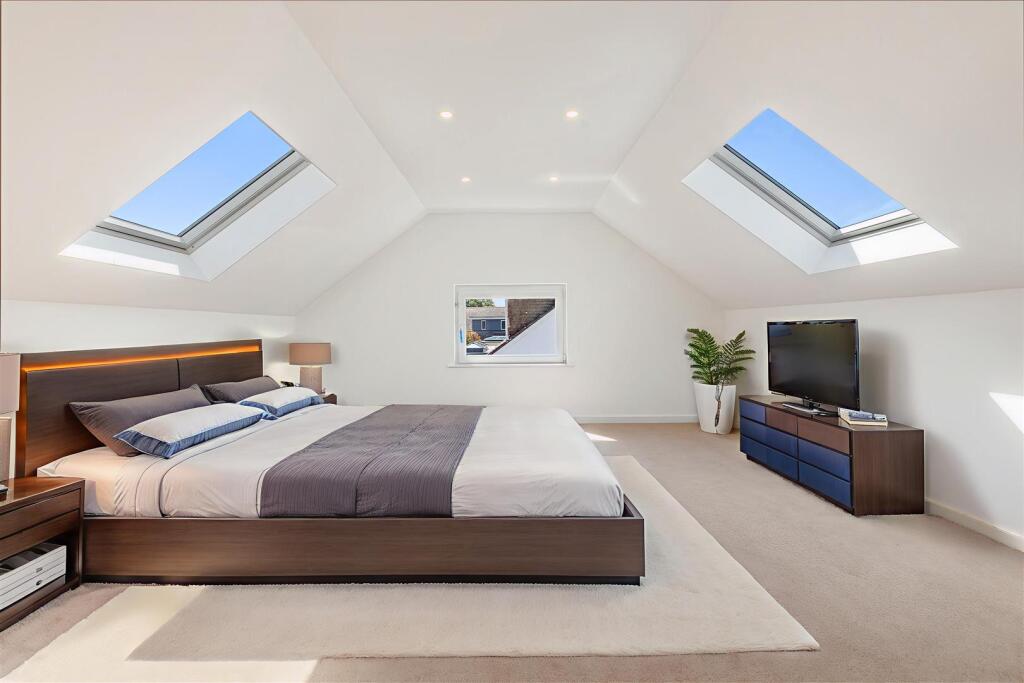 A24-3-Manor-Bend-Galmpton-250611 - Bedroom - Moder